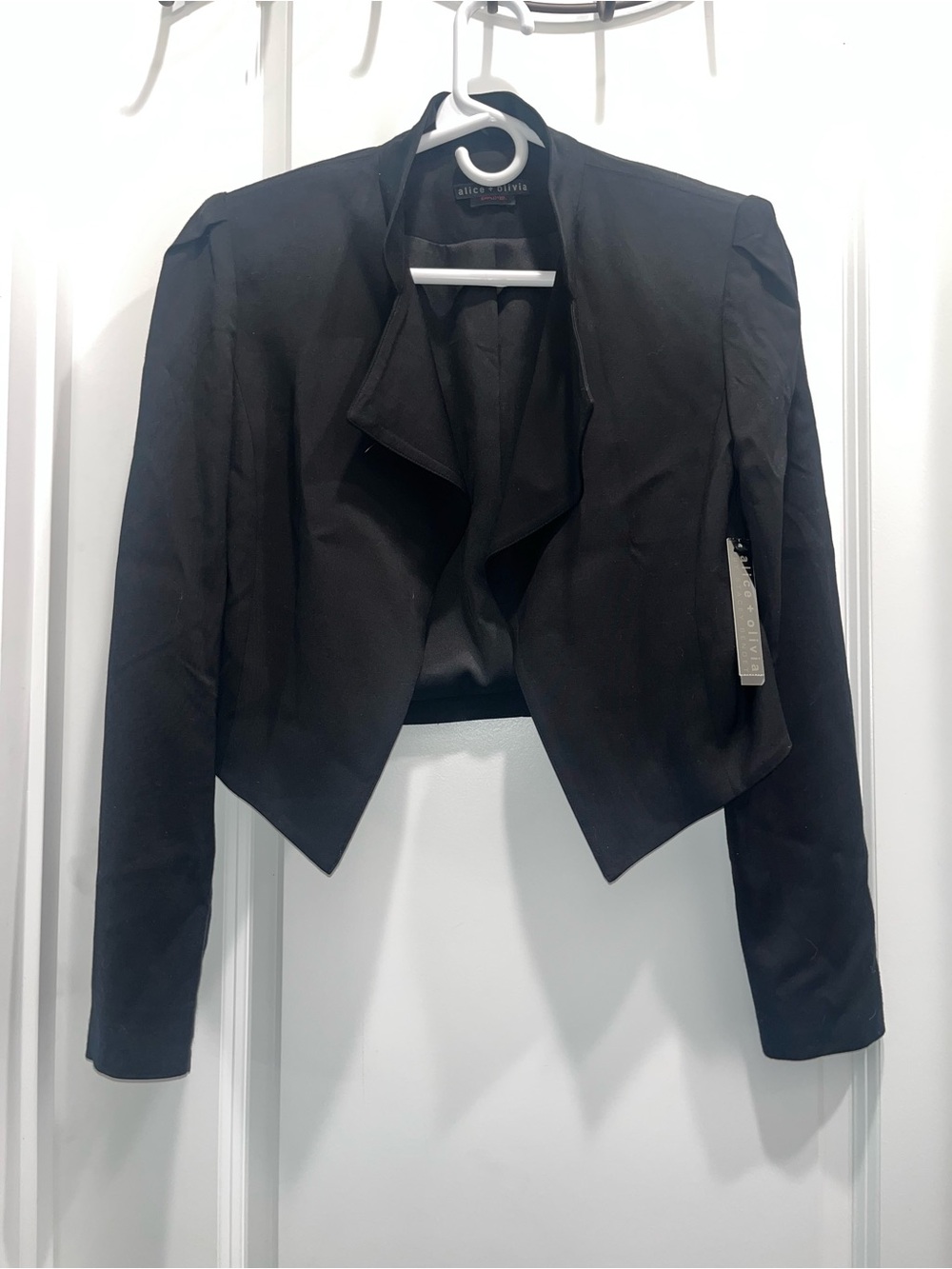 NWT Alice + Olivia employed Black Cropped Open-Front Blazer
